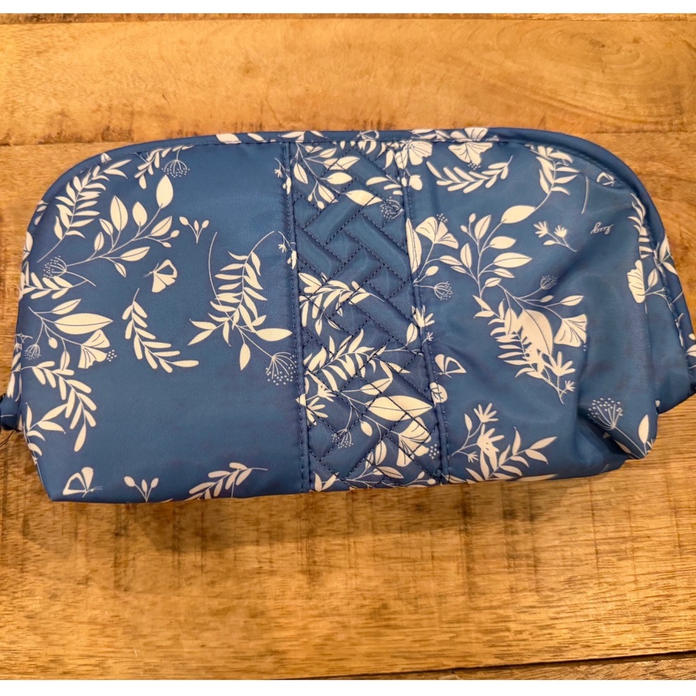 Lug Blue White Floral Quilted Cosmetic Bag Travel Makeup Pouch Organizer - Picture 3 of 4